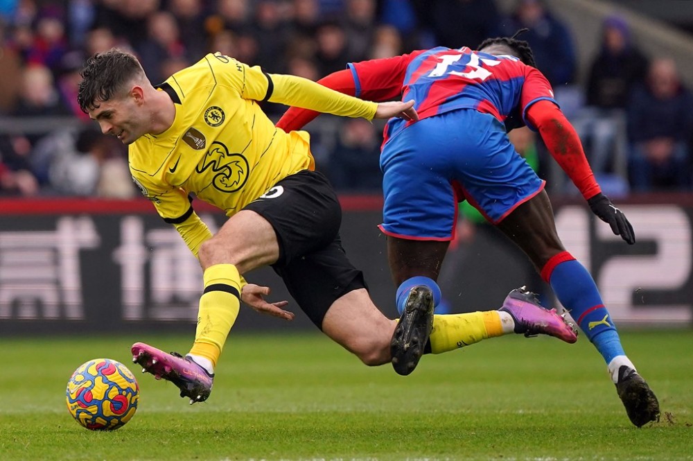 九游体育-丹佛掘金迎英超关键赛，冲刺阶段单刀错失，态度坚定，轮换策略成焦点(丹佛掘金队阵容名单)